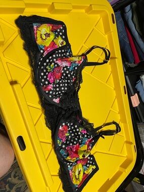 Size 5 torrid Betsy Johnson Black Floral Polka Dot Lace underwire Bra